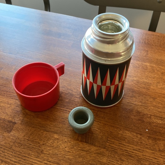 Vintage Plaid Lunch Box with Thermos - Picture 4 of 9